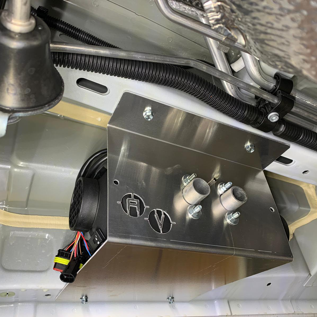 Volkswagen T5 T6 Unterflur Autoterm Air Planar 2D Diesel-Luftstandheizung  2kW 12V inkl. OLED Comfort Control, Abgasschalldämpfer, Höhenkit